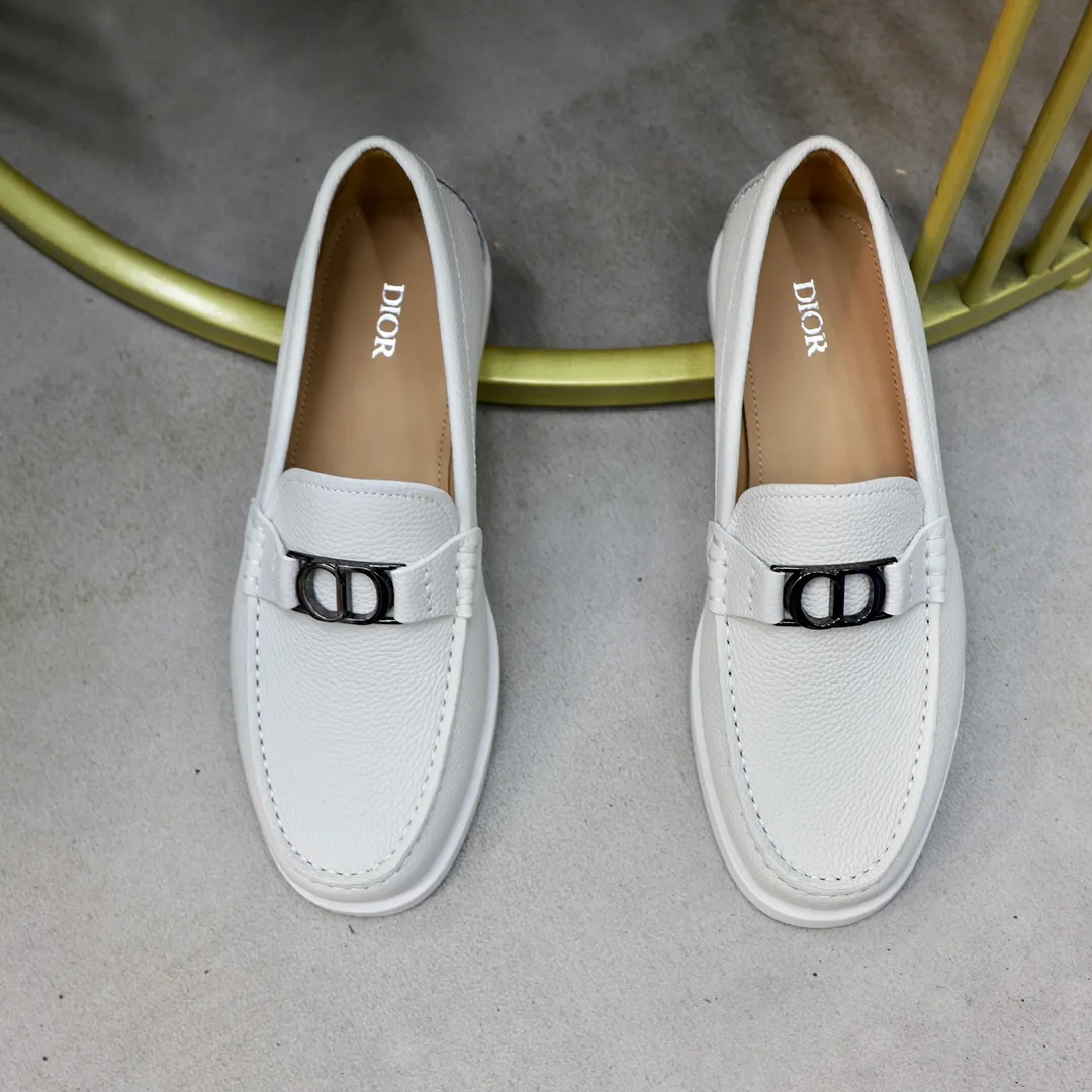 Ex-factory price: 540🙅‍♂️🙅‍♂️🙅‍♂️ Brand: Dior DIOR Standard code: Men's code 38/44 (45 can be customized) Grade: Same as the official website Material: Original cowhide stitching, cowhide lining, original TPU wear-resistant soft outsole Style categories: Leisure and sports version, footwear for driving, young fashion, European and American trends, British style Color: actual picture color